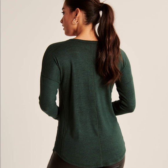 Cozy Long-Sleeve V-Neck Legging Tee - Picture 4 of 5